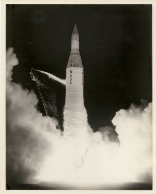 Start do misji Pioneer 3 - grudzień 1958 (NASA)